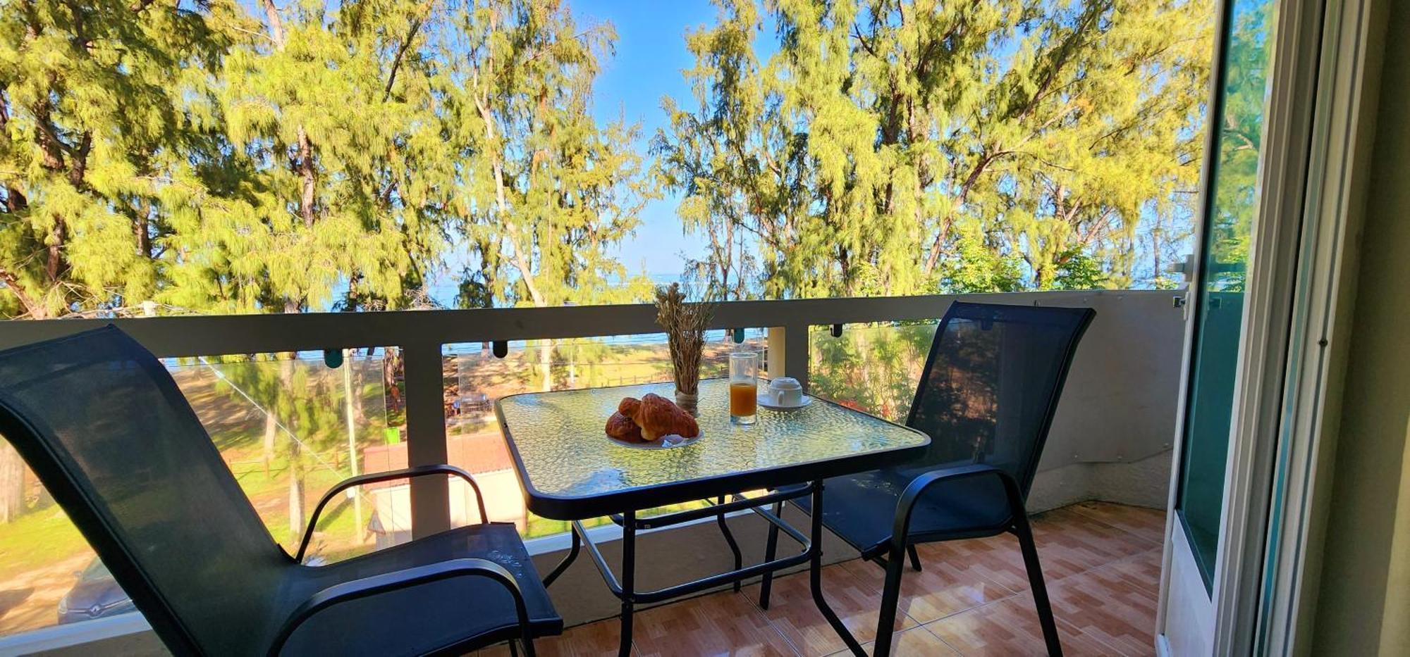 Phoenix Beach Apartments Sea View Flic-en-Flacq 外观 照片