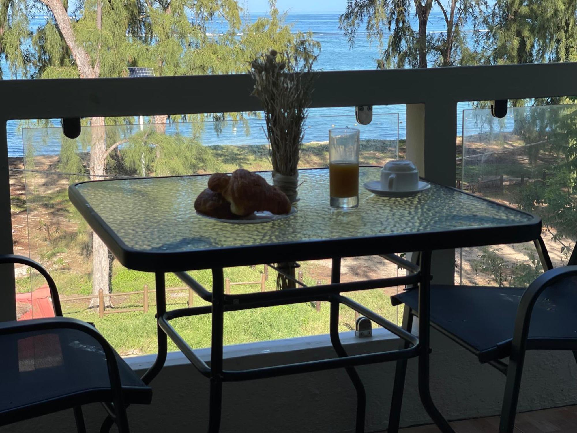 Phoenix Beach Apartments Sea View Flic-en-Flacq 外观 照片